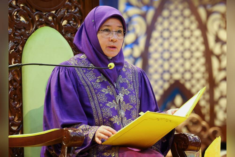 Tunku Azizah berkenan bertitah pada Majlis Konvokesyen UIAM ke-38 pada Sabtu. - Foto Bernama