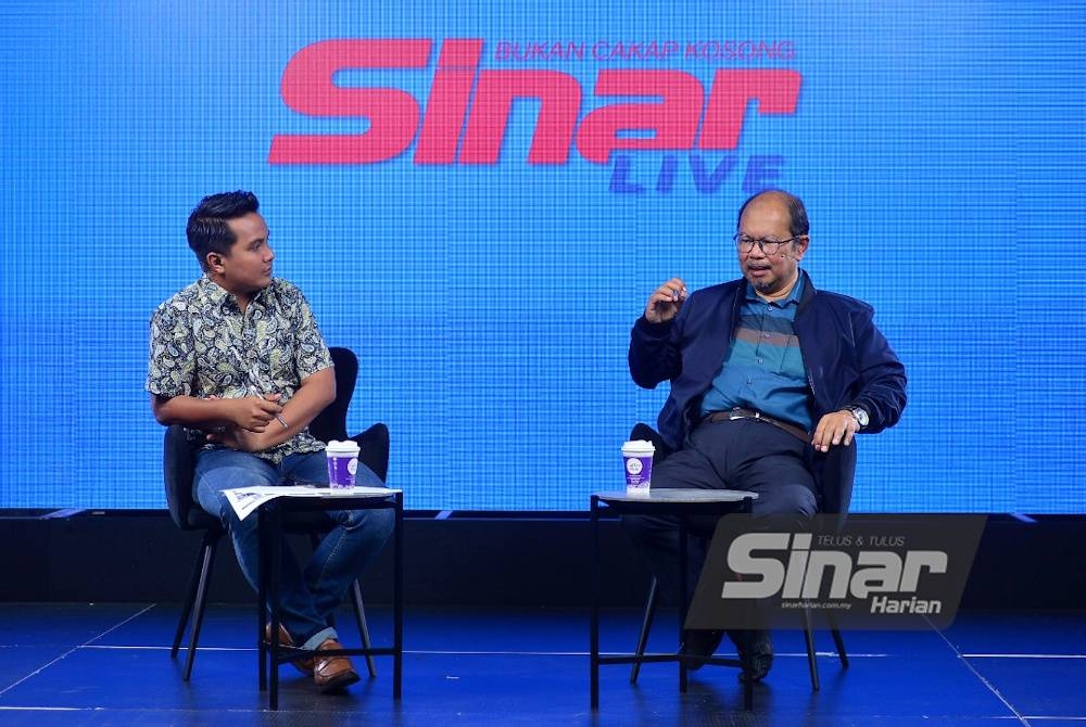 Rozhan (kanan) ketika program Sinar Live bertajuk &#039;Kabinet PM10: Ini masa reboot dan reform!&#039; yang berlangsung di Kompleks Kumpulan Karangkraf pada Sabtu dikendalikan moderator, Hazwan Mokhtar.