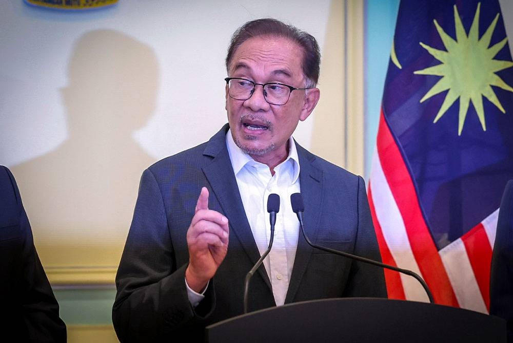 Anwar pada sidang media di Perdana Putra pada Isnin. - Foto Bernama