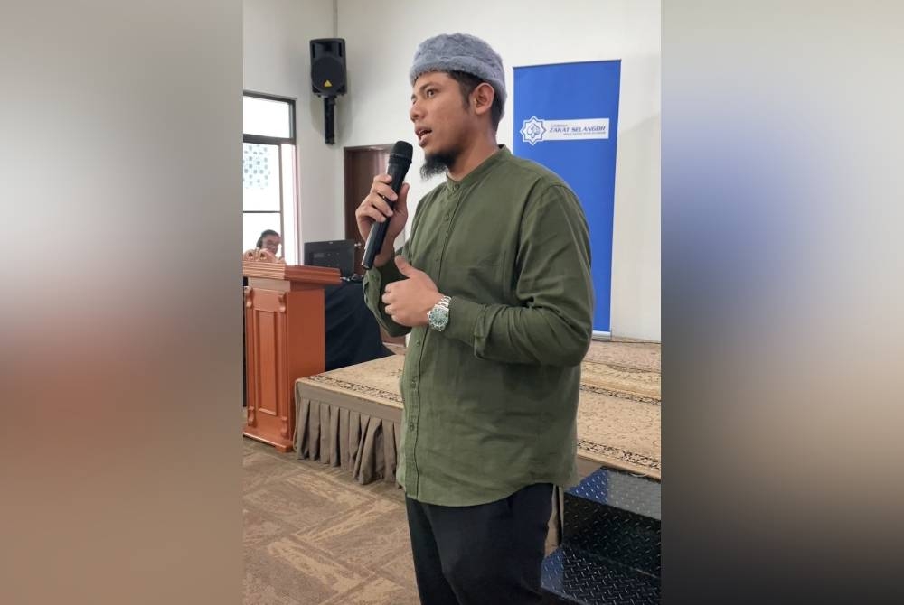 Nabil membuat perkongsian mengenai zakat pada program Kongsi Rezeki Bersama Komuniti anjuran Lembaga Zakat Selangor (LZS) di Masjid Darul Ehsan, pada Isnin.