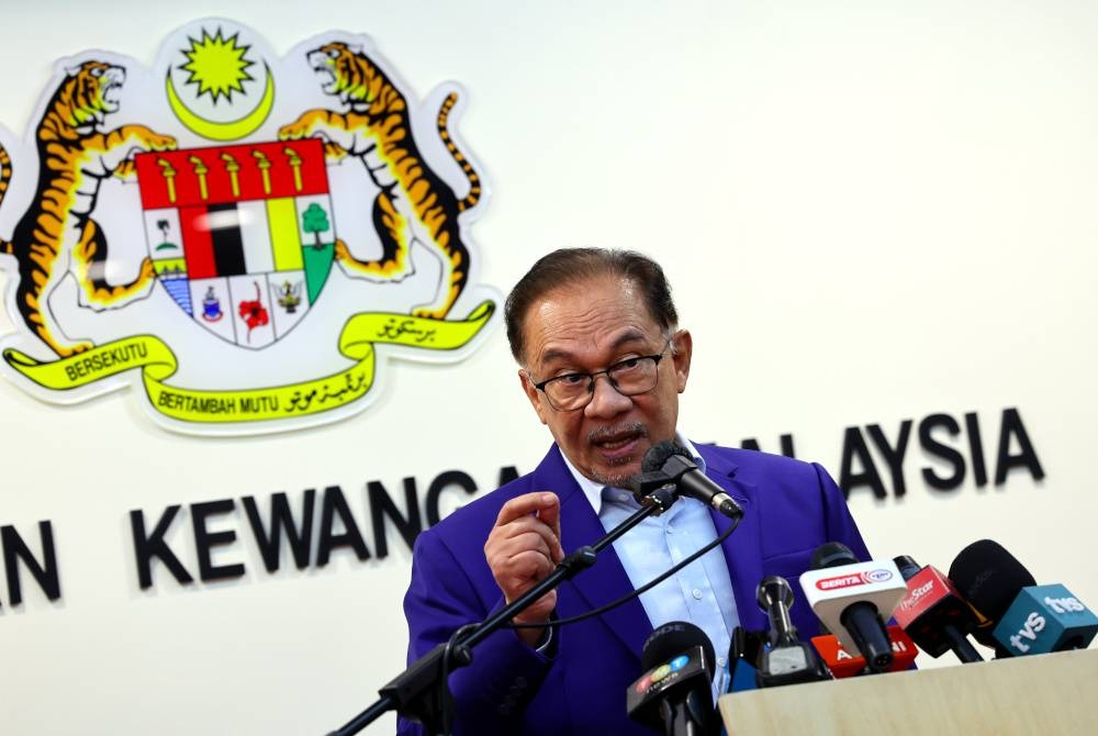 Perdana Menteri merangkap Menteri Kewangan Datuk Seri Anwar Ibrahim ketika sidang media di Kementerian Kewangan. - Foto Bernama