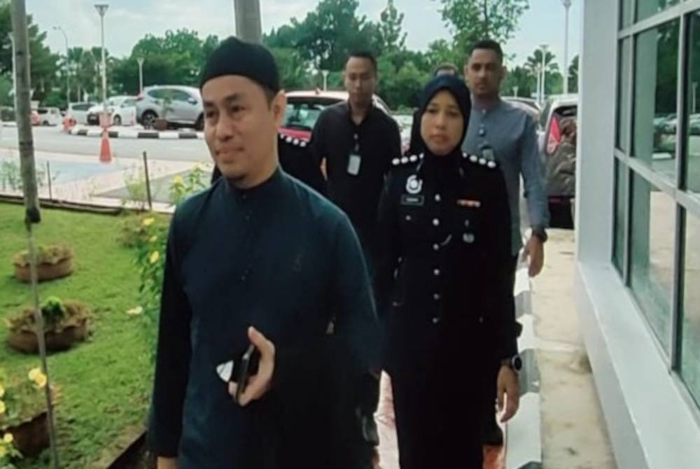 PU Azman tiba di Mahkamah Sesyen Klang pada Rabu.