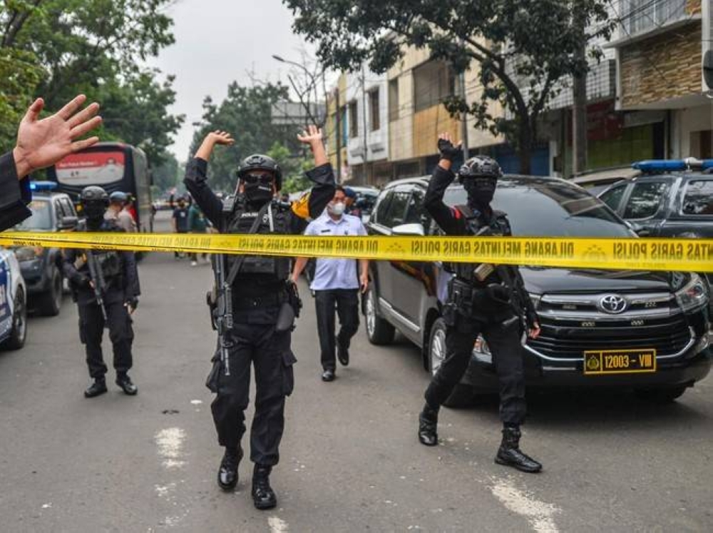 Serangan dilaporkan berlaku di pintu masuk balai polis di Jalan Astana Anyar, Bandung. - Foto Antara Foto