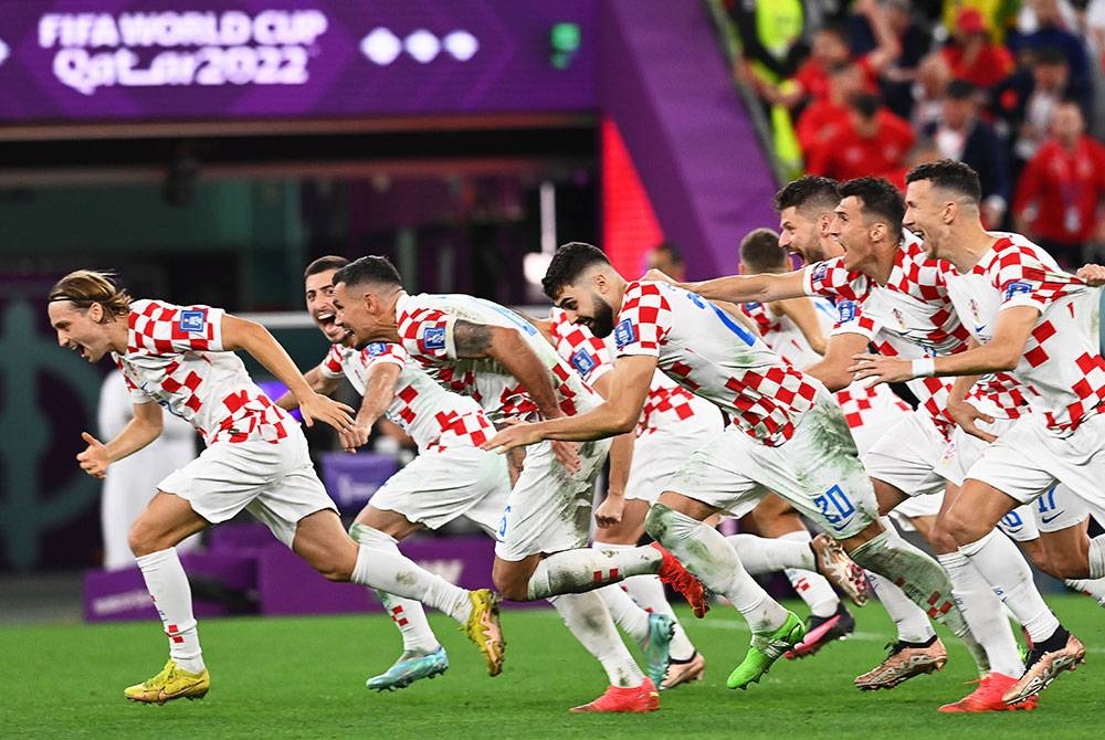 Pemain Croatia meraikan kemenangan ke atas Brazil.