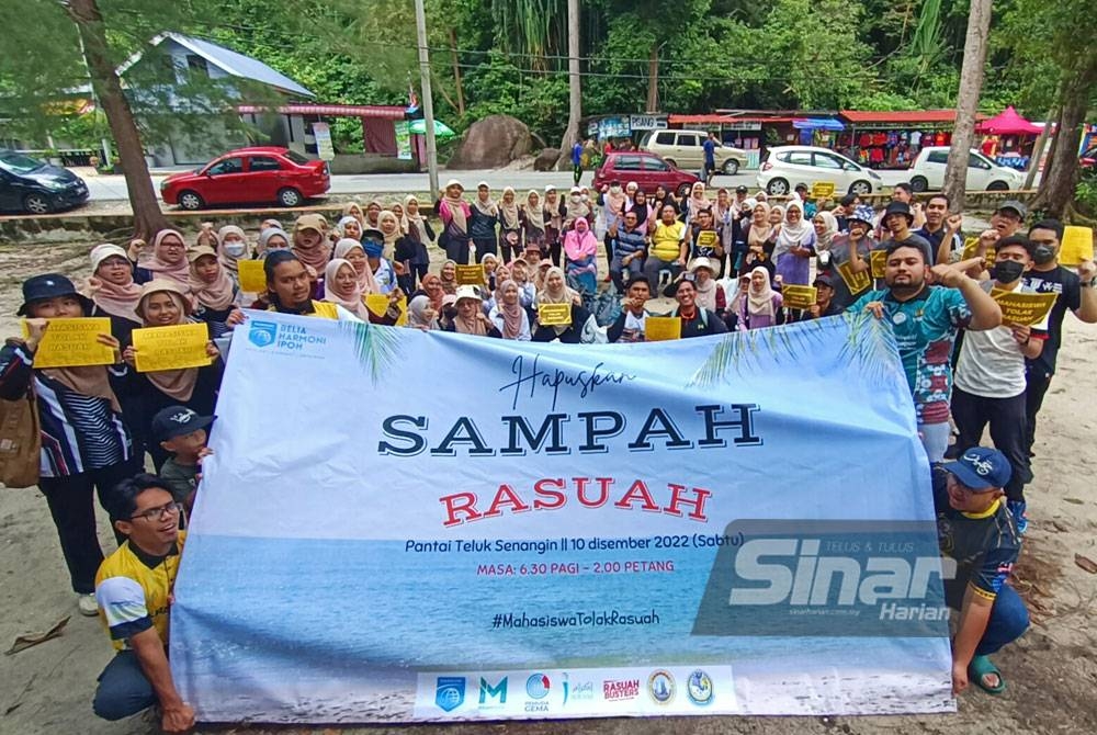 Hampir 100 pelajar UniKL RCMP menyertai program Hapuskan &#039;Sampah&#039; Rasuah di Pantai Teluk Senangin pada Sabtu.