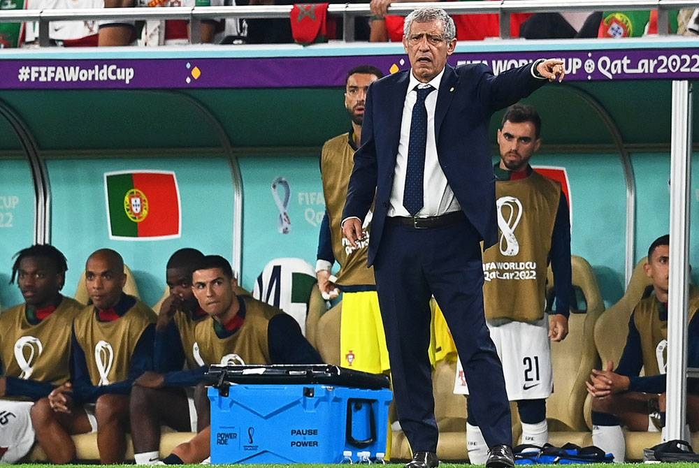  Fernando Santos semasa perlawanan bola sepak suku akhir Piala Dunia FIFA 2022 antara Maghribi dan Portugal di Stadium Al Thumama di Doha, Qatar. - Foto EPA