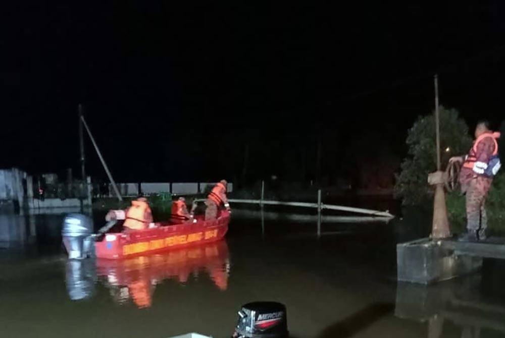 Operasi mencari dan menyelamat mangsa sedang dilakukan selepas menerima laporan mengenai kejadian itu.