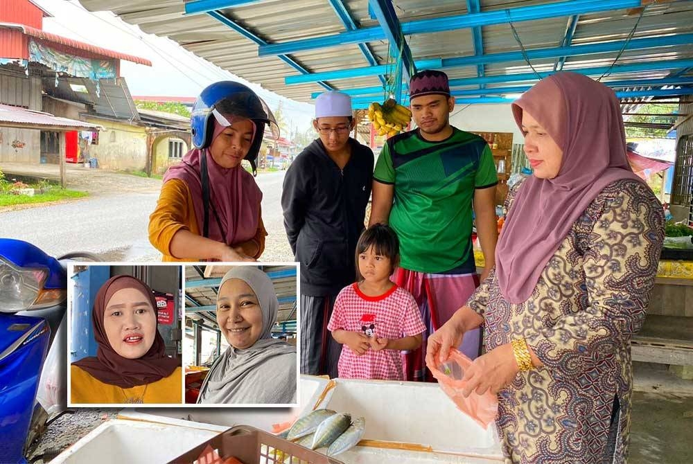 Zuraida (kanan) tidak menang tangan melayan pelanggan yang ingin mendapatkan ikan selayang di kedainya di Banggol Kulim, Rantau Panjang. (Gambar kecil dari kiri: Yuraida dan Norlida)