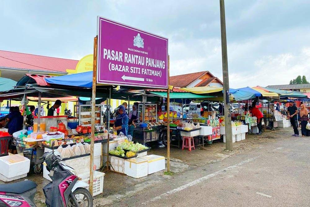 Suasana di Zon Bebas Cukai Rantau Panjang 'sepi' tanpa kehadiran pengunjung walaupun musim cuti sekolah kerana ada yang menyangkakan kawasan tersebut turut dilanda banjir.