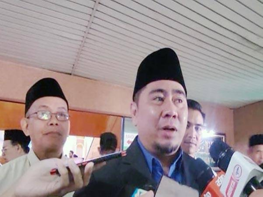 Fairuz ketika ditemui pemberita selepas Majlis Penyampaian Anugerah Masjid dan Surau Kariah Cemerlang, Tokoh Imam, Kaunter JHEAINS di Dewan Saadah, Kota Kinabalu.