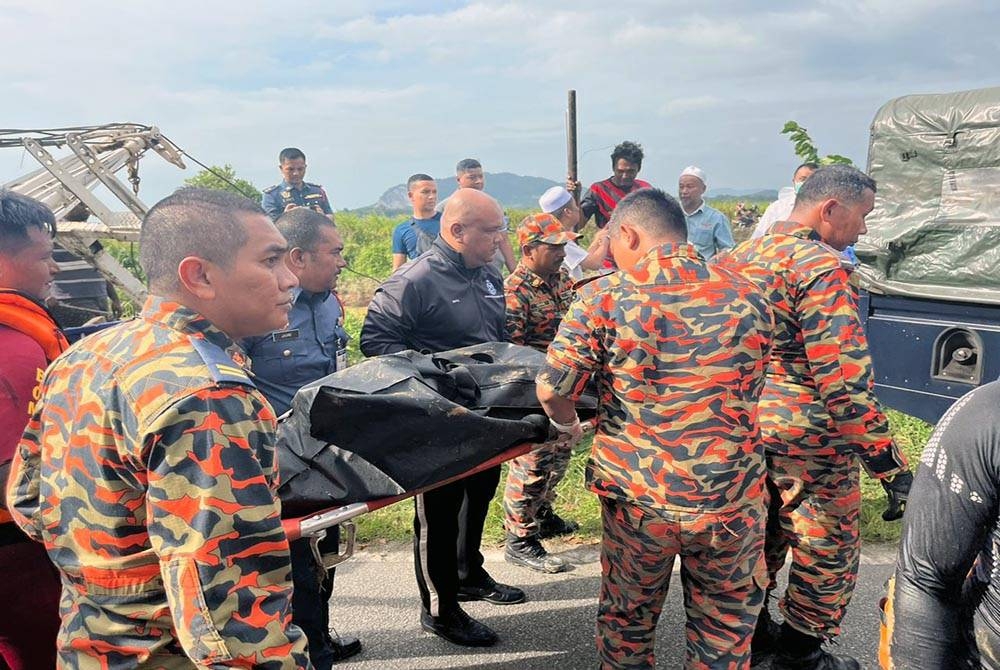 Kanak-kanak lelaki terperangkap dalam kereta ditemukan lemas di Jalan Sungai Korok, Jitra, di sini, pada Rabu.