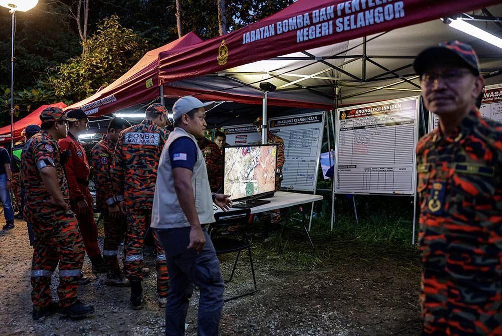 Empat syarikat utama telekomunikasi negara telah diarah untuk ke lokasi tanah runtuh di tapak perkhemahan di Father’s Organic Farm di Batang Kali bagi meninjau masalah capaian Internet yang lemah. - Foto Bernama