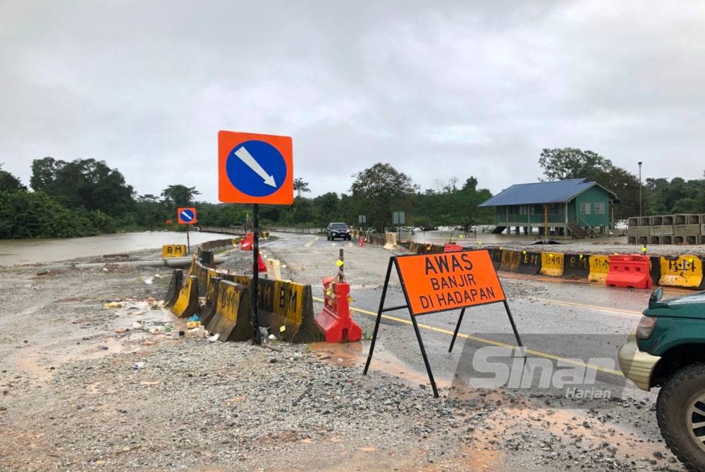 Kawasan kampung di Sungai Lancang di Tersang antara lokasi banjir di Rantau Panjang.