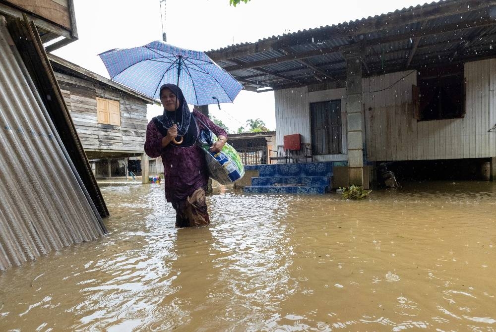 Jumlah mangsa banjir di Kelantan dan Perak menunjukkan peningkatan. - Gambar hiasan