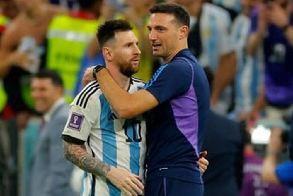 Scaloni (kanan) menyerahkan kepada Messi untuk memutuskan perjalanan karier bola sepaknya yang menuju ke penghujung. - Foto Agensi