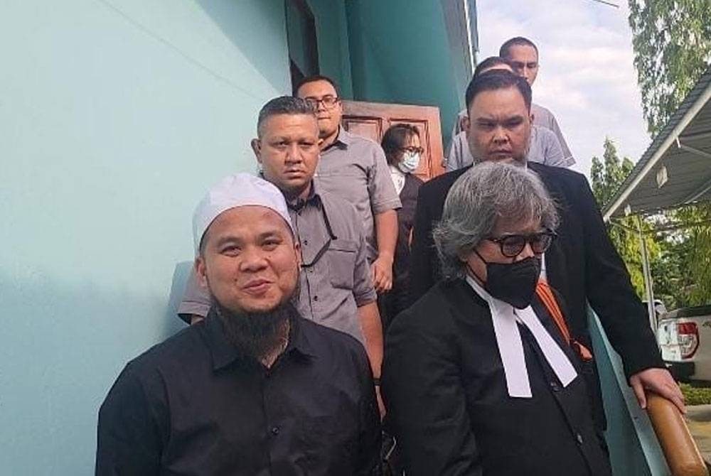 Perbicaraan pendakwah terkenal, Ebit Lew berhubung kes gangguan seksual yang dihadapinya akan bersambung semula pada Selasa di Mahkamah Majistret Tenom.