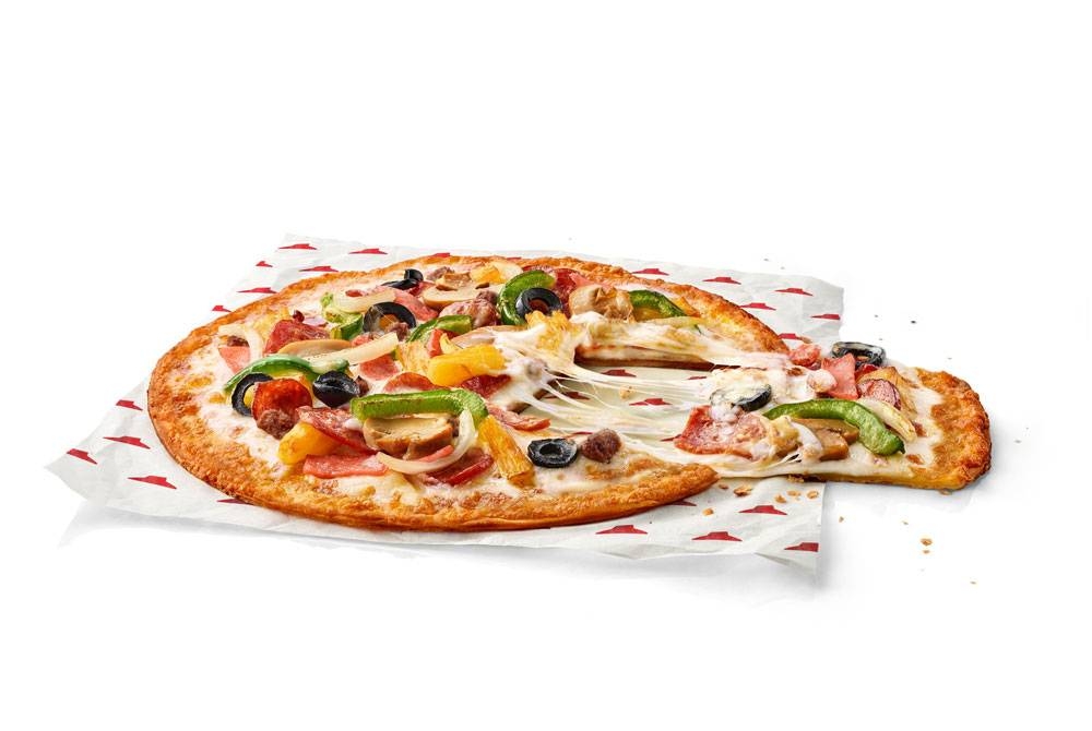 Pizza Hut telah melancarkan inovasi baharu kerak piza nipis, Crackin’ Thin Crust yang digemari golongan muda pada masa kini.