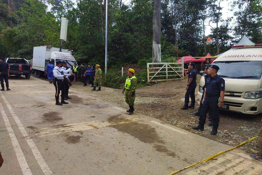 Keadaan di lokasi kejadian tanah runtuh di Father’s Organic Farm, Jalan Genting, Batang Kali, Hulu Selangor pada Isnin.