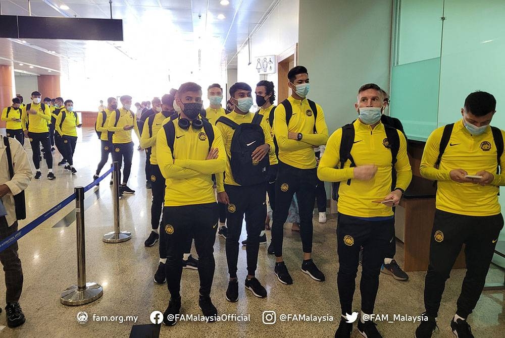 Barisan pemain Harimau Malaya selamat tiba di Yangon, Myanmar pada petang Isnin.
FOTO: FB FAM