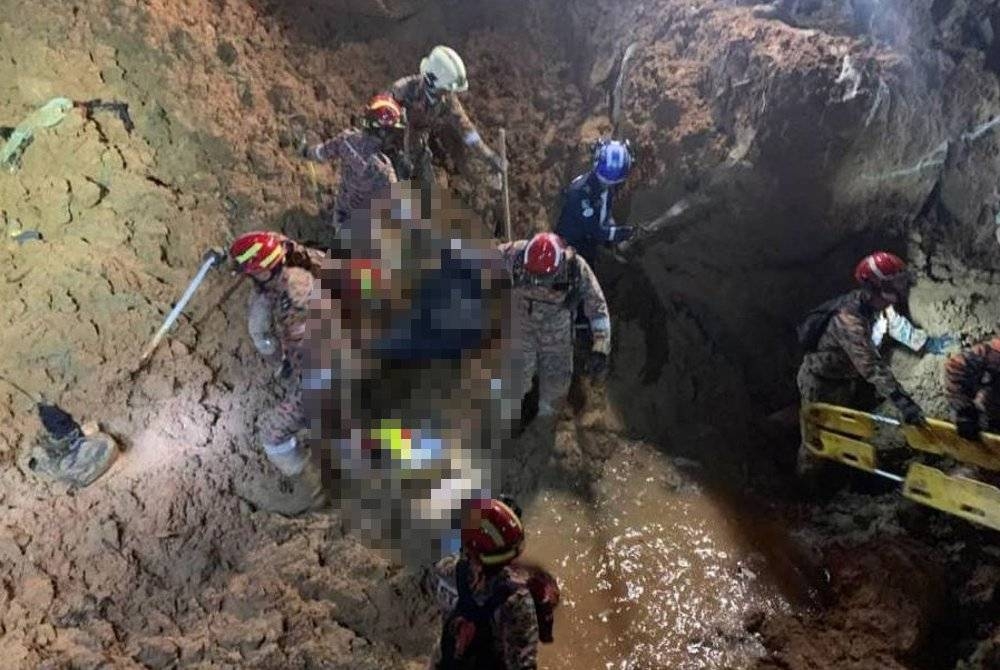 Pasukan Mencari dan Menyelamat SAR Operasi Tanah Runtuh telah berjaya menemui mangsa yang ke 25. -Foto Bomba Selangor