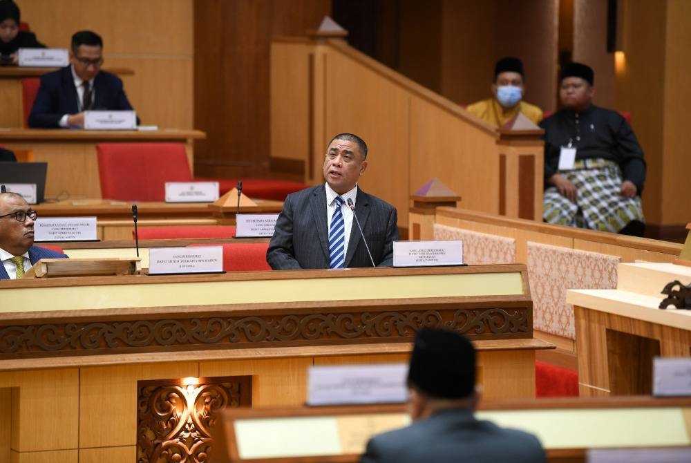 Saarani ketika menjawab soalan lisan Razman Zakaria (Pas-Gunung Semanggol) berkaitan isu pencerobohan tanah di Perak sempena Persidangan Dewan Undangan Negeri Perak pada Rabu.