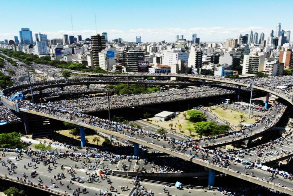 Suasana sambutan daripada penyokong di Buenos Aires. - Foto Agensi