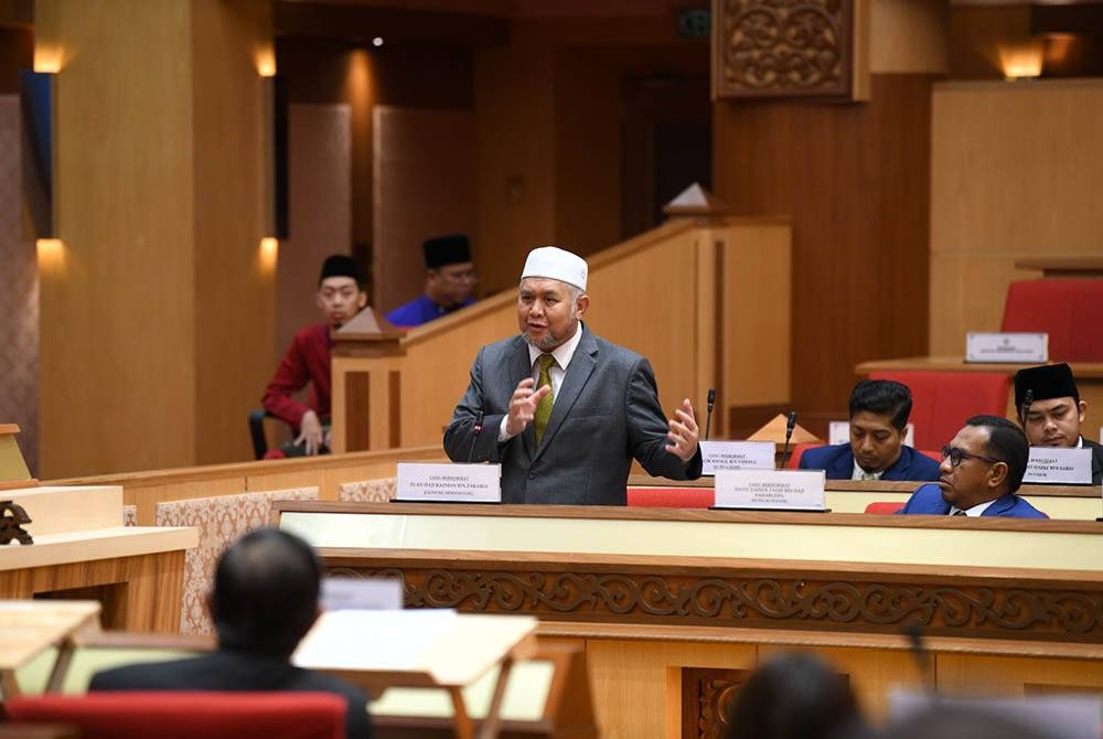 Razman ketika mengambil bahagian pada sesi perbahasan menjunjung kasih titah Sultan Perak sempena Persidangan Dewan Undangan Negeri Perak pada Rabu. - Foto Korporat SUK Perak