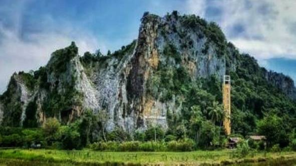 Gunung Keriang iaitu lokasi pendakian popular di Bandaraya Alor Setar berada di tahap tinggi dan berisiko.
