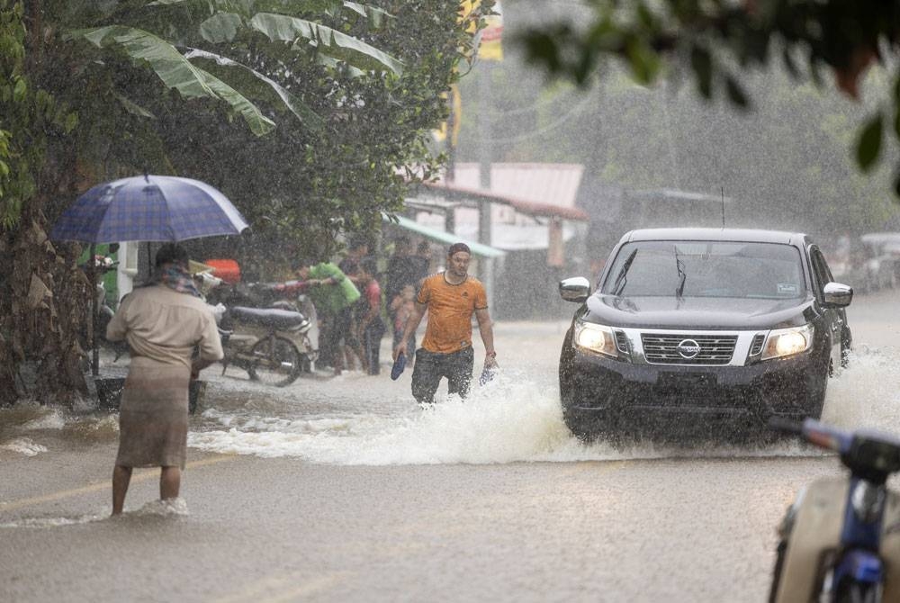 MetMalaysia mengeluarkan amaran hujan berterusan di Terengganu, Pahang, Johor dan Kelantan yang dijangka berlaku sehingga Khamis.