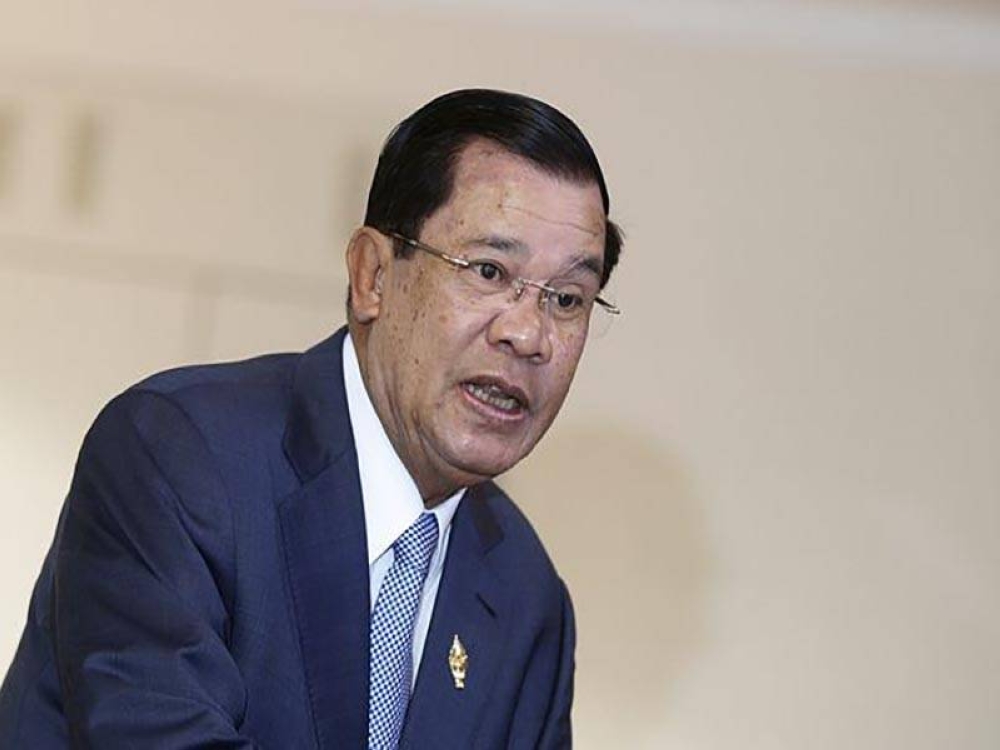 Hun Sen didakwa menggunakan kuasa mahkamah untuk 'menyekat' pihak lawan. - Foto Agensi