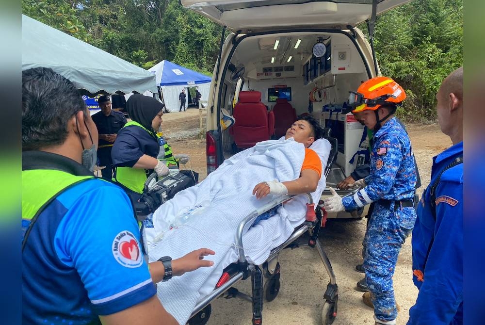 Prebet Muhamad Faiq Haikhal pengsan sekitar jam 1petang dipercayai akibat keletihan susulan cuaca panas dan keletihan.