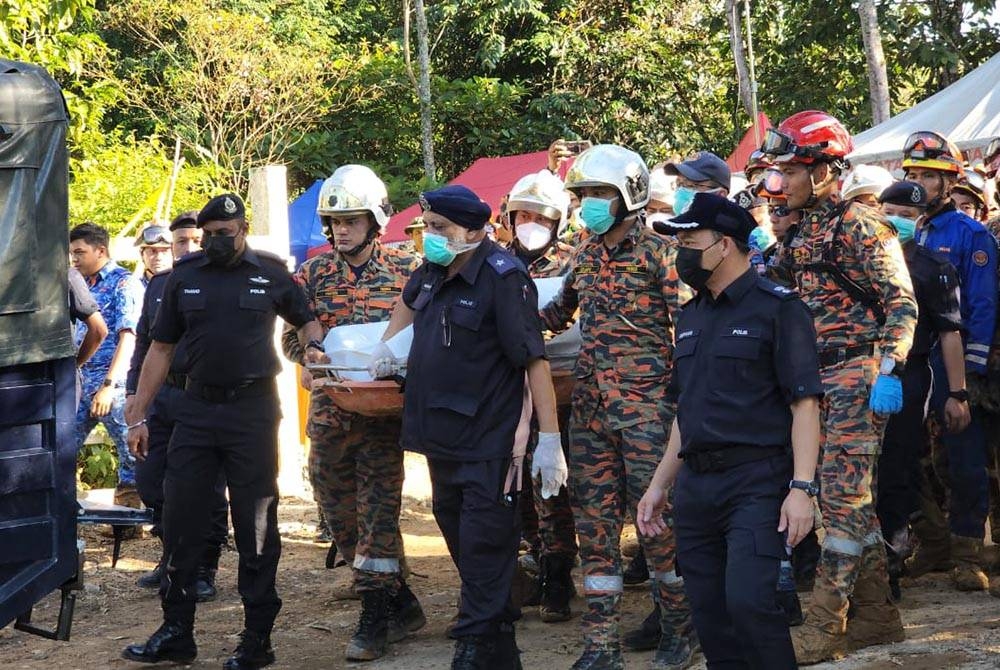 Mayat mangsa terakhir tragedi tanah runtuh di Father&#039;s Organic Farm ditemukan pasukan SAR pada jam 4.50 petang.