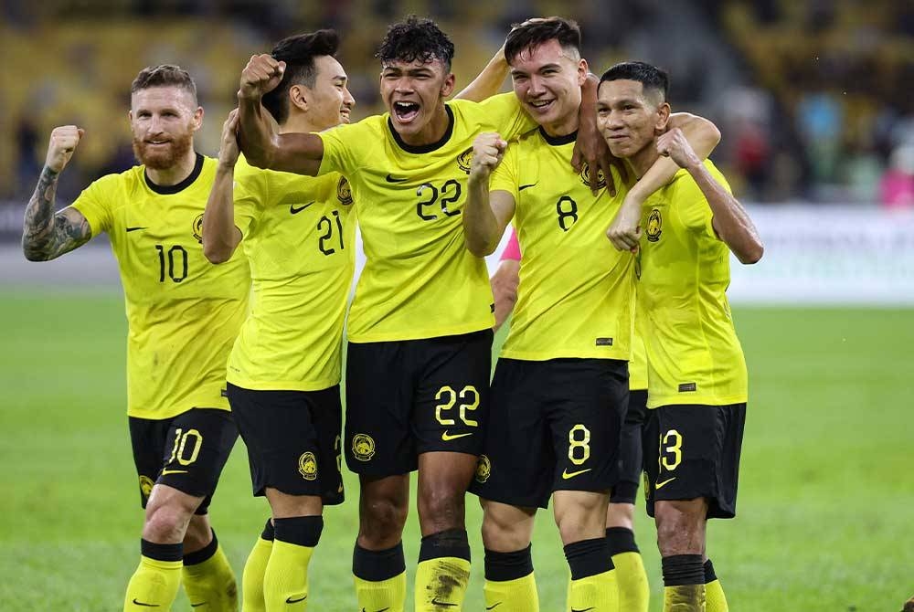 Pemain pasukan kebangsaan meraikan jaringan pada aksi perlawanan Kumpulan B AFF Mitsubishi Electric Cup 2022 antara Malaysia dan Laos di Stadium Nasional Bukit Jalil pada Sabtu. - Foto Bernama.