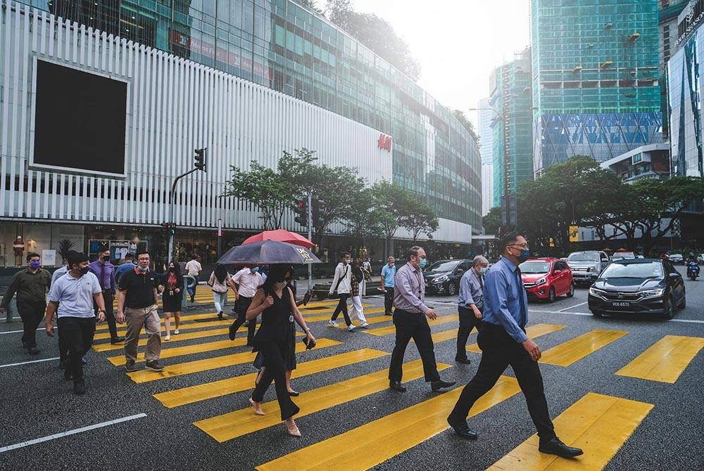 Walaupun dunia belum diisytiharkan dalam fasa endemik, seperti negara lain, Malaysia juga tidak terkecuali dengan mengambil keputusan untuk melonggarkan sekatan berkaitan wabak itu. - Foto 123RF