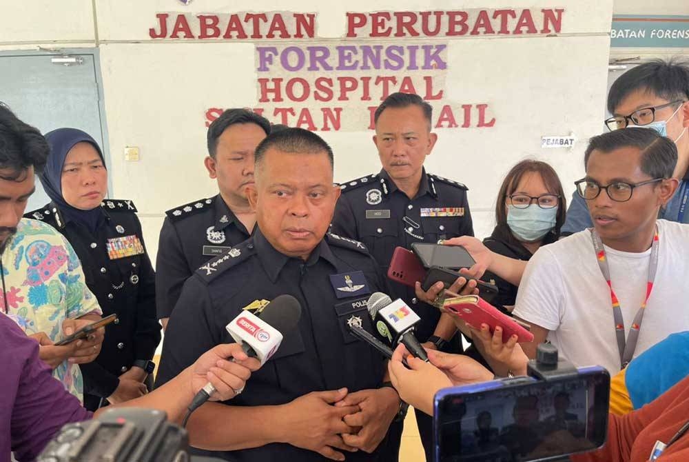 Kamarul Zaman ketika sidang akhbar di Jabatan Forensik Hospital Sultan Ismail pada Selasa.