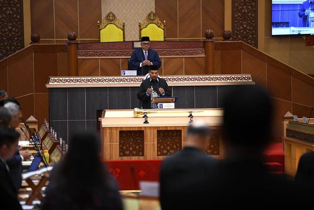 DUN Perak meluluskan pindaan RUU Enakmen Undang-Undang Tubuh Kerajaan Perak Darul Ridzuan (Bahagian Pertama)(Pindaan) 2022 berkaitan larangan wakil rakyat melompat parti ketika Sidang DUN Perak pada Khamis.