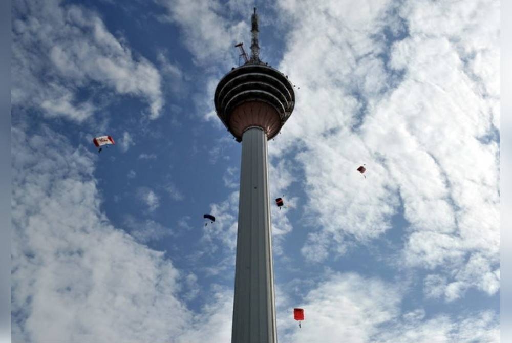 TM pada Oktober 2021 memutuskan untuk tidak memperbaharui konsesi Menara KL. - Foto Bernama