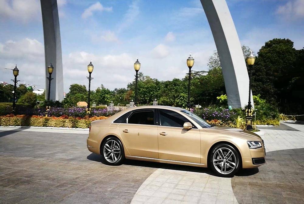 Kenderaan yang membawa Perdana Menteri, Datuk Seri Anwar Ibrahim tiba di Istana Bukit Serene, pada pagi Jumaat.