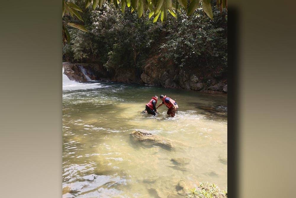 Dua pelajar berusia 21 tahun lemas ketika berkelah. Foto JBPM