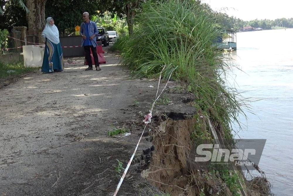 Penduduk mendakwa hakisan tebing sungai semakin teruk selepas hujan lebat pada pertengahan bulan lalu.