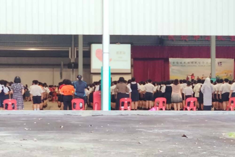 Perhimpunan di Sekolah Jenis Kebangsaan Cina (SJKC) Mun Choong di sini mengambil kesempatan bertafakur bagi memperingati mangsa tragedi tragedi tanah runtuh