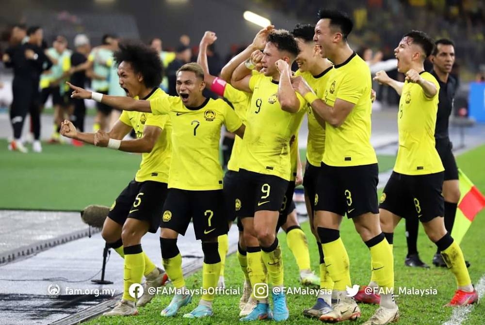 Pasukan negara berjaya menempah tiket separuh akhir selepas menewaskan Singapura di Stadium Nasional, Bukit Jalil pada Selasa. - Foto FB FAM