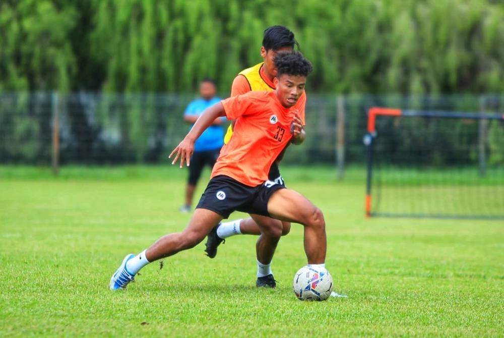 Lokman akui semakin serasi bersama rakan sepasukan sejak menjalani latihan bersama Sri Pahang FC beberapa minggu lalu. - Foto Ihsan Bayu