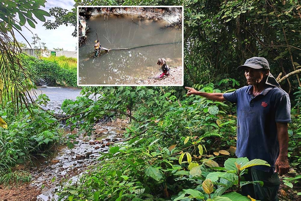 Saleh menunjukkan loji kumbahan dari sebuah taman perumahan berhampiran. (Gambar dalam : Air parit di belakang rumah penduduk yang berwarna hitam.)