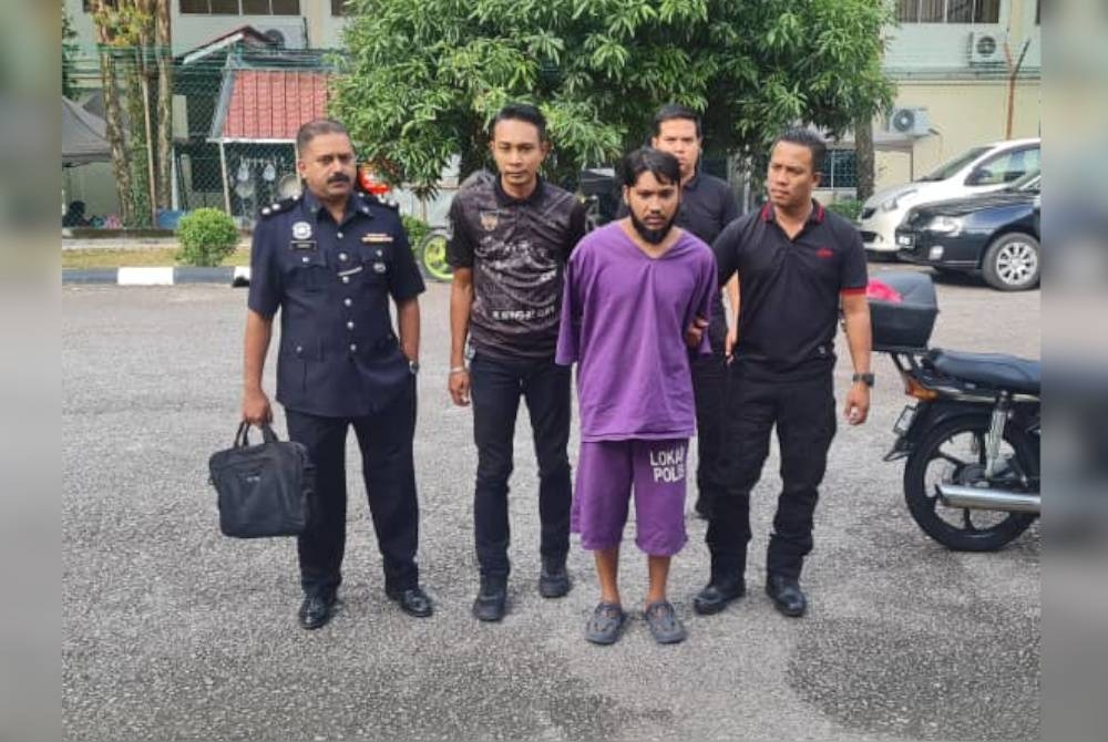 Mohammad Abdul Alim (baju lokap) dibawa ke Mahkamah Majistret Kuala Kubu Bharu pada Jumaat.