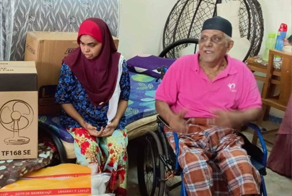 Abd Hameed Uthman, 82, tinggal bersama anaknya, Hathijah Beevi Abd Hameed, 49.