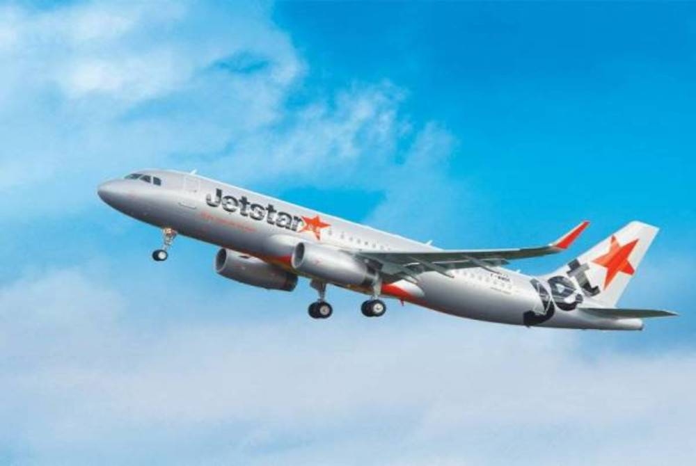 Pesawat penerbangan Jetstar melakukan pendaratan cemas di Lapangan Terbang Antarabangsa Chubu Centrair di wilayah Aichi, Jepun pada Sabtu. - Gambar hiasan