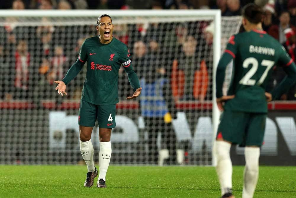 Van Dijk mungkin terpaksa berehat untuk tempoh lama. - Foto AFP