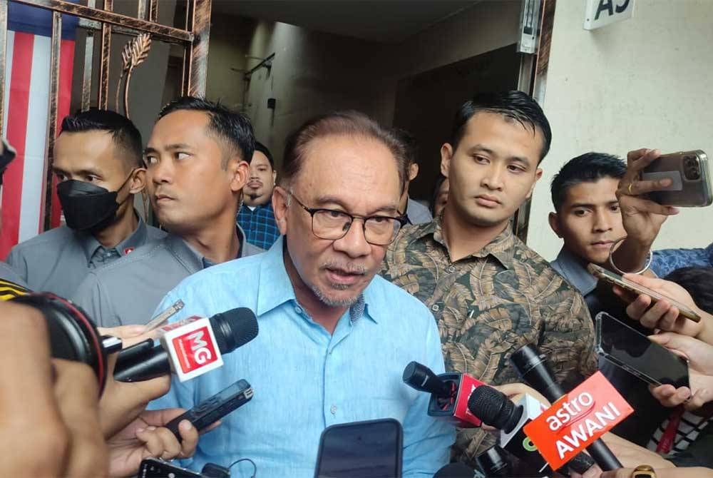 Anwar ketika ditemui media di Ibu Pejabat PKR, Petaling Jaya pada Sabtu.