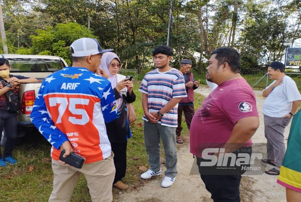 Ahli keluarga kelihatan hiba selepas dimaklumkan penemuan jasad mangsa.